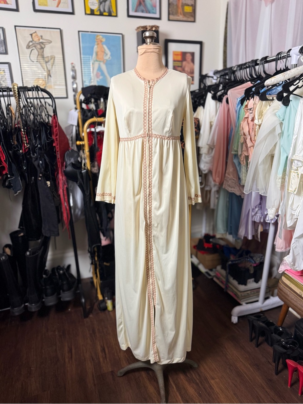 Vintage 1960’s Lounge Robe Housecoat Sleepwear Nightgown Nightwear